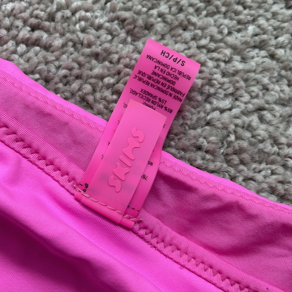 SKIMS hot pink high waisted bikini bottoms - Picture 3 of 3